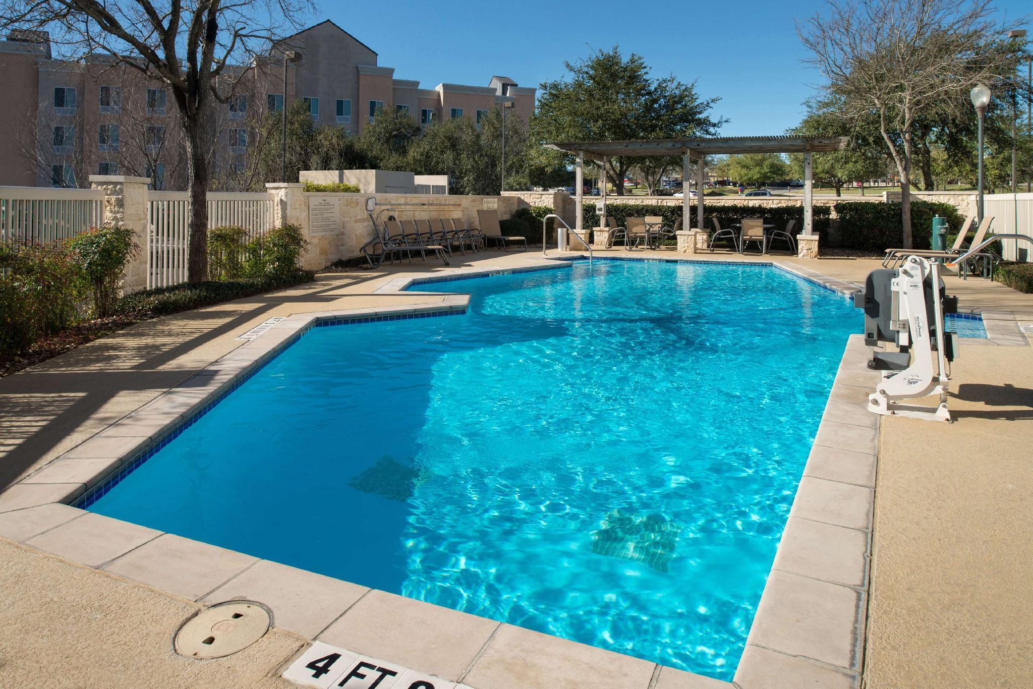 Hampton Inn And Suites Schertz Exterior photo