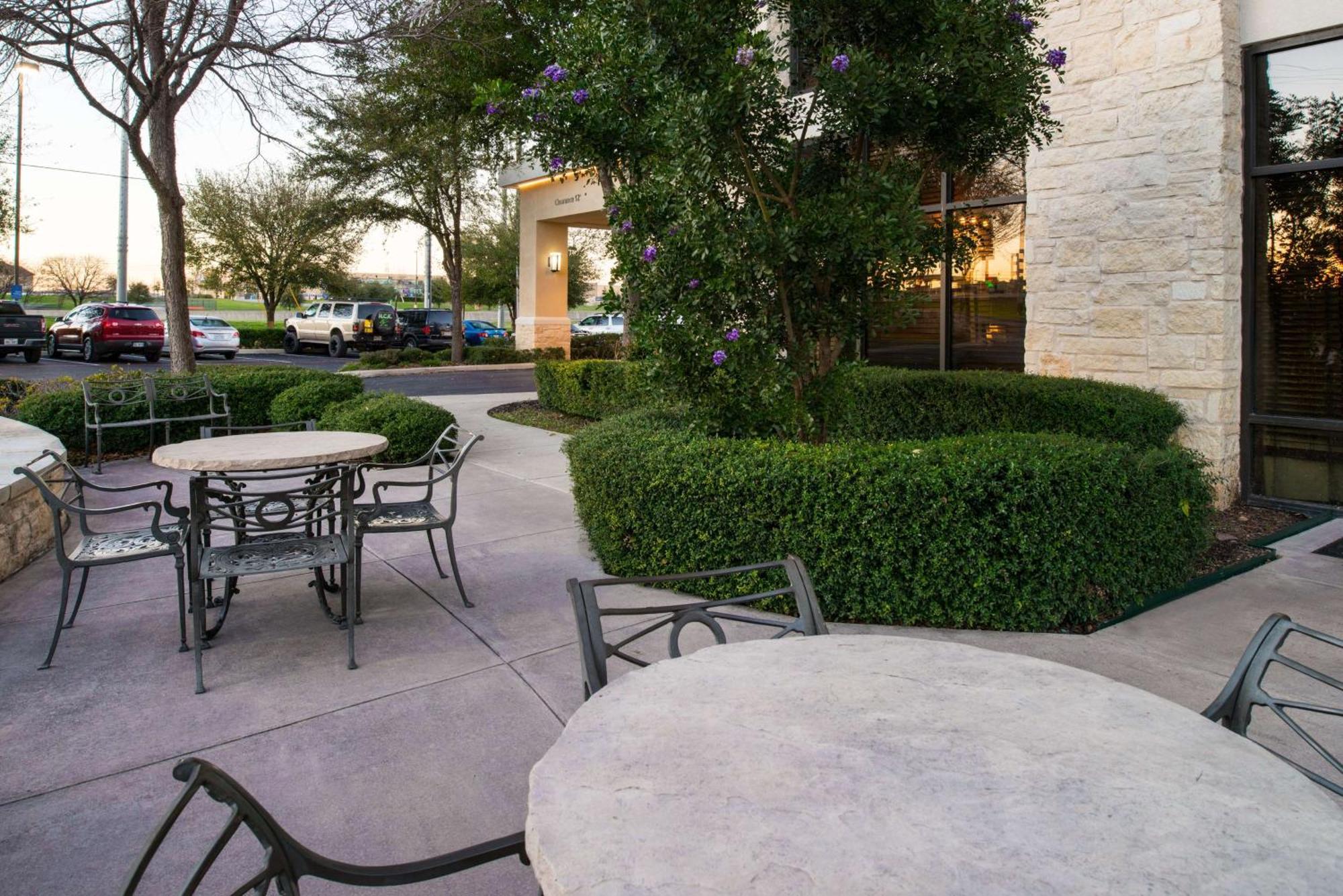 Hampton Inn And Suites Schertz Exterior photo